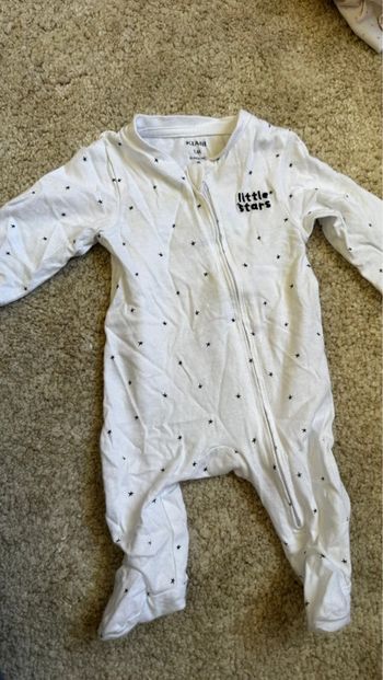 Pyjama blanc à petits pois noirs Kiabi – 1 mois
