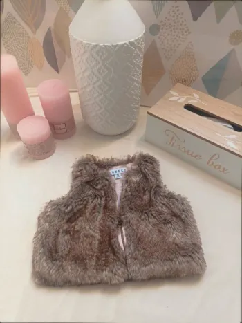 Gilet  zippé sans manche effet fourrure Creeks fille 9 mois
