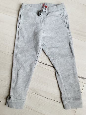 Vêtement fille pantalon type jogging gris Okaïdi 3 ans