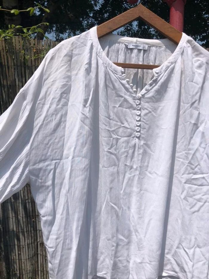 👚 Blouse tunique Mango longue, large et ample à col V et à manches longues avec détails boutons - photo numéro 4