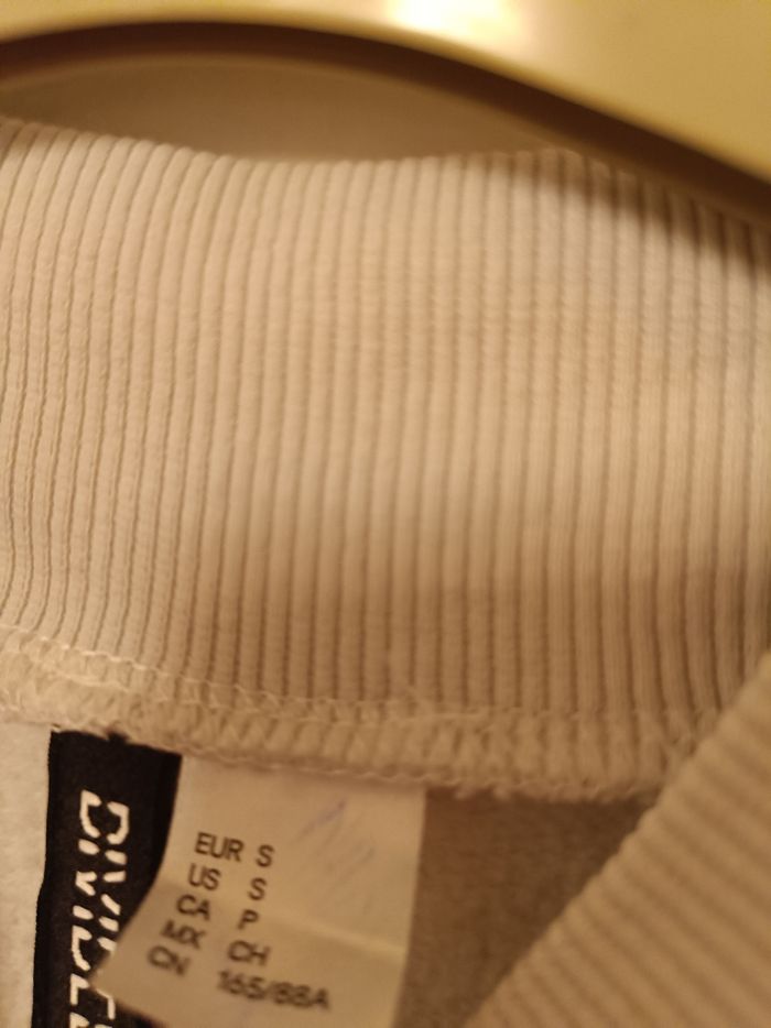 Pull court blanc à motif – Divided (H&M) – Taille S - photo numéro 3