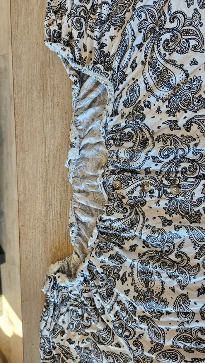 Blouse courte, manches courtes, noire et blanche, ESTVL, taille L, peu mise - photo numéro 6