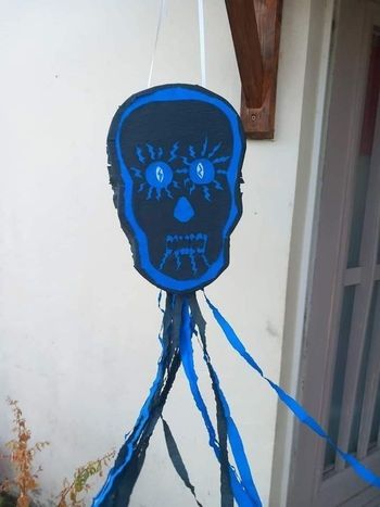 Pinata crane petit monstre squelette bleu fait main avec accesoires