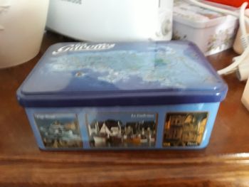 Boite en metal rectangulaire