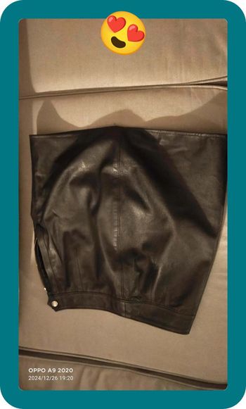 Jupe courte noire, en cuir, taille 40