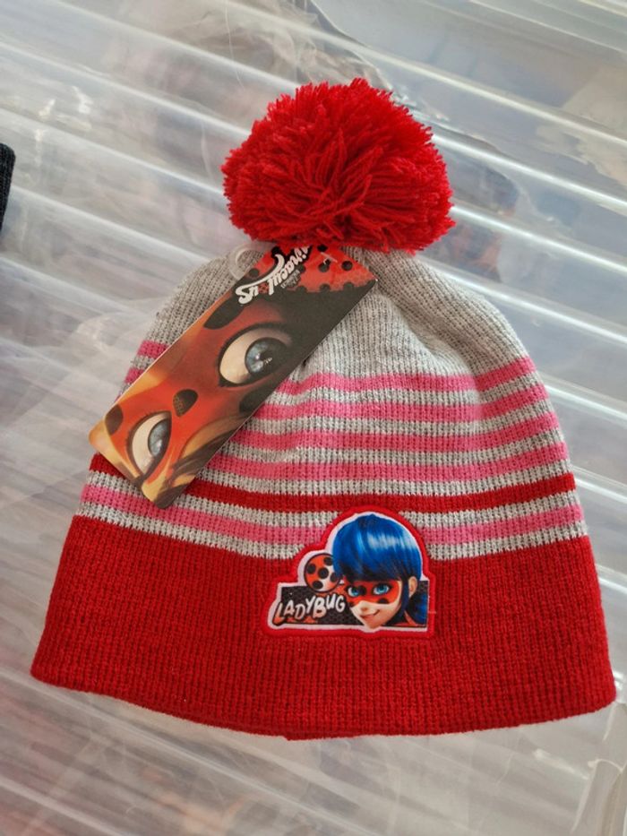 Miraculous ladybug bonnet neuf gris