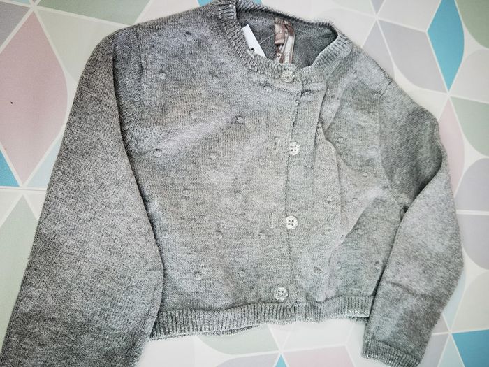 D3053 - gilet court fille 12 mois