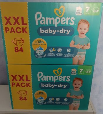 Lot de carton de couches pampers baby Dry taille 7