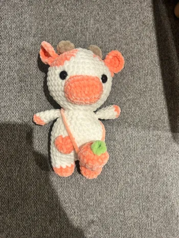 Petite vache en tricot fait main