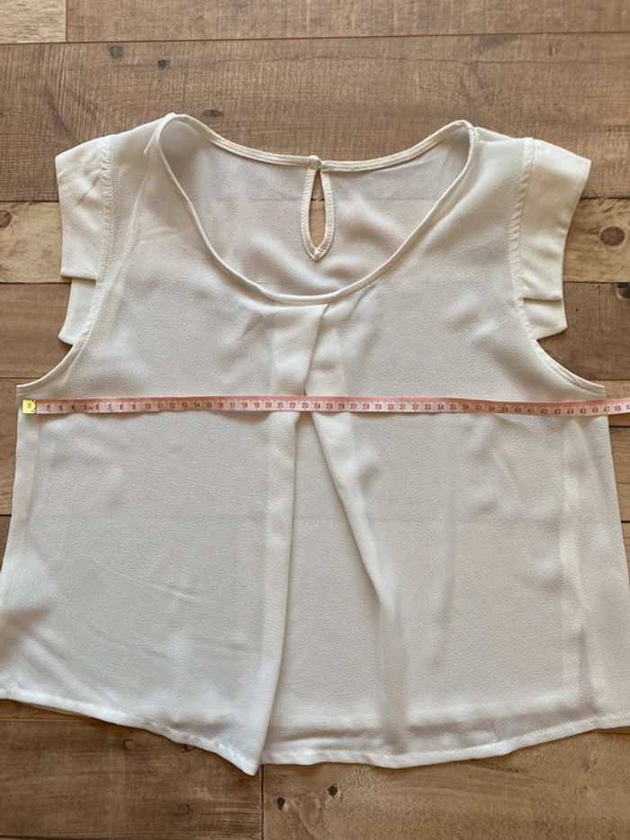 Top blanc court et léger - photo numéro 9