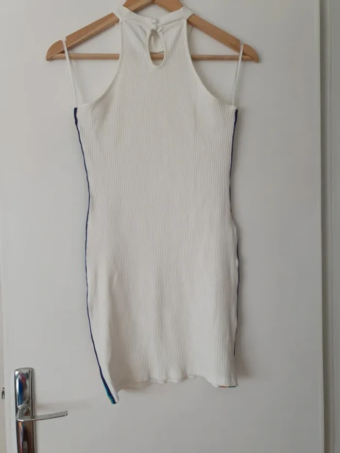 Robe bande sur le côté coloré attache derriere au cou avec bouton - photo numéro 4