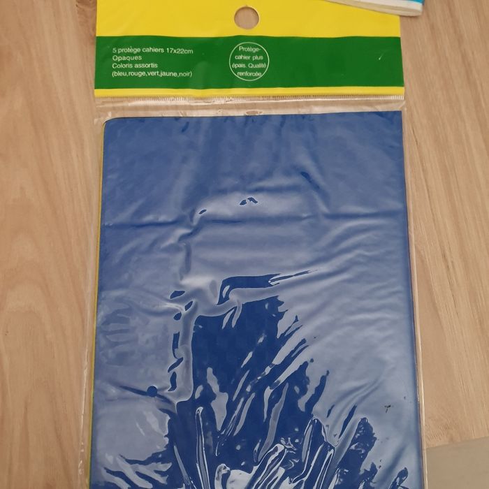 5 protège cahiers 17 *22 - photo numéro 2