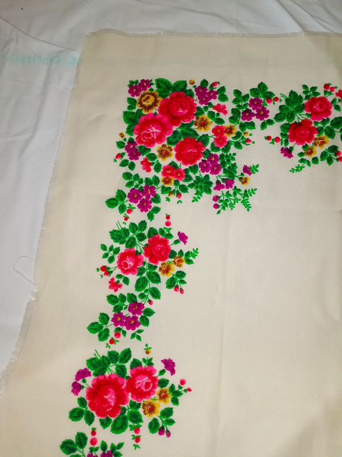 Grand carré,pure laine, vintage URSS - photo numéro 4