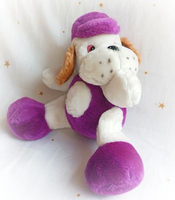 Peluche plush teddy doudou chien dog doggy violet parme casquette chapeau cap cp c.p c p playmaker