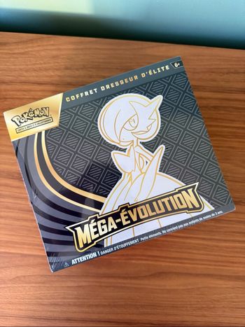 Coffret dresseur d’Elite Pokemon. Mega évolution Gardevoir. Totalement neuf.