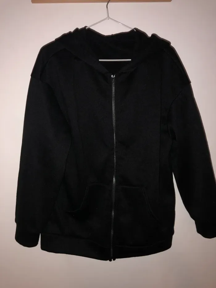 Veste à capuche noire