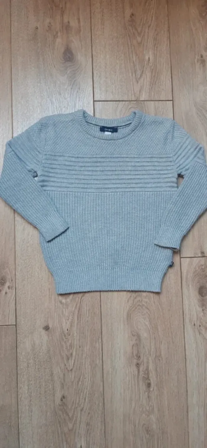 Pull okaidi col rond gris 4 ans en parfait état