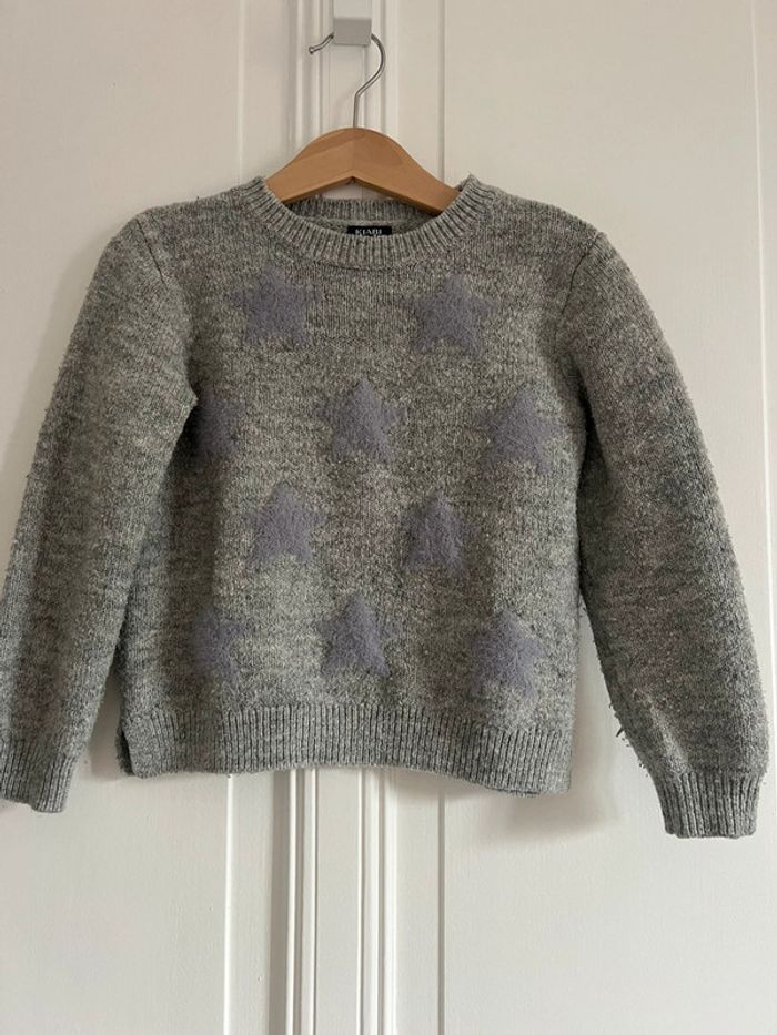 Pull kiabi gris étoiles 5 ans