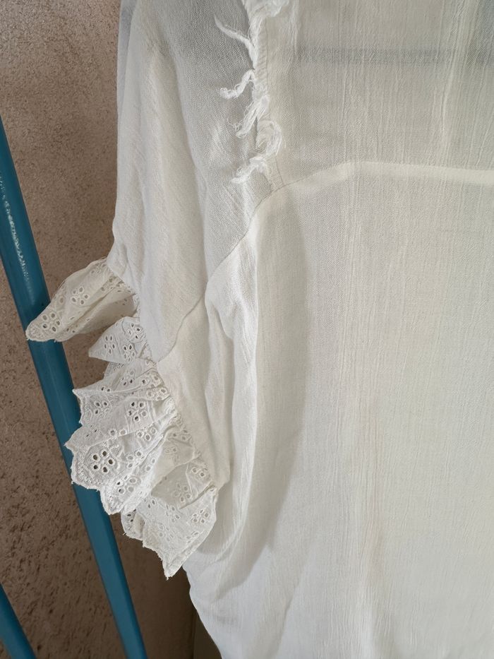 blouse / haut ample avec dentelle manche et effet effiloché devant ONLY taille 36 NEUF - photo numéro 4