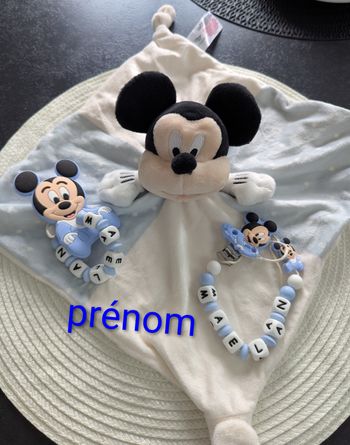 Doudou Mickey et l attache