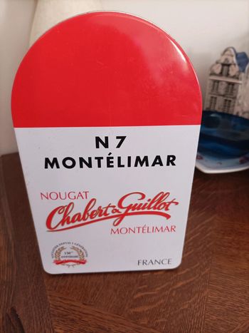 Boîte métal forme borne