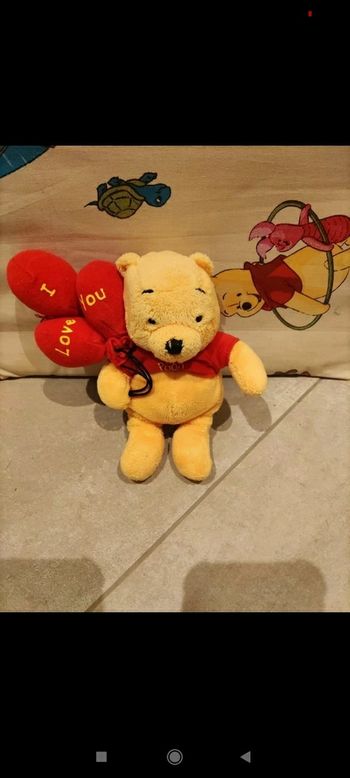 Petite peluche Winnie avec ballon i love you