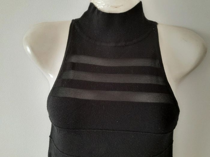 Robe moulante sans manches - photo numéro 2