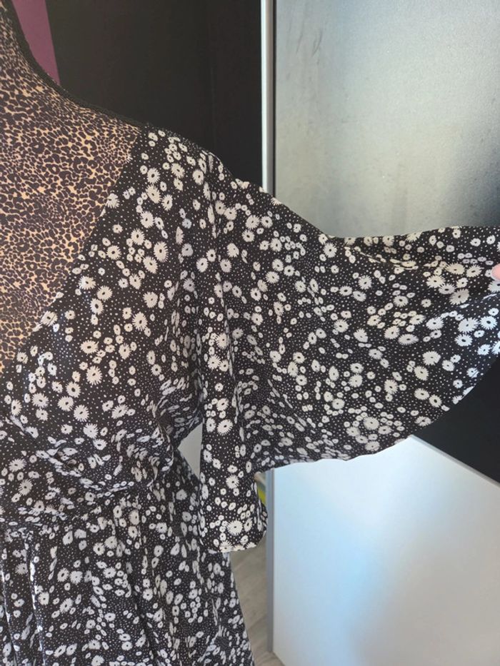 Robe à Fleur 🌸 Noir et Blanche de chez shein en taille S - photo numéro 2