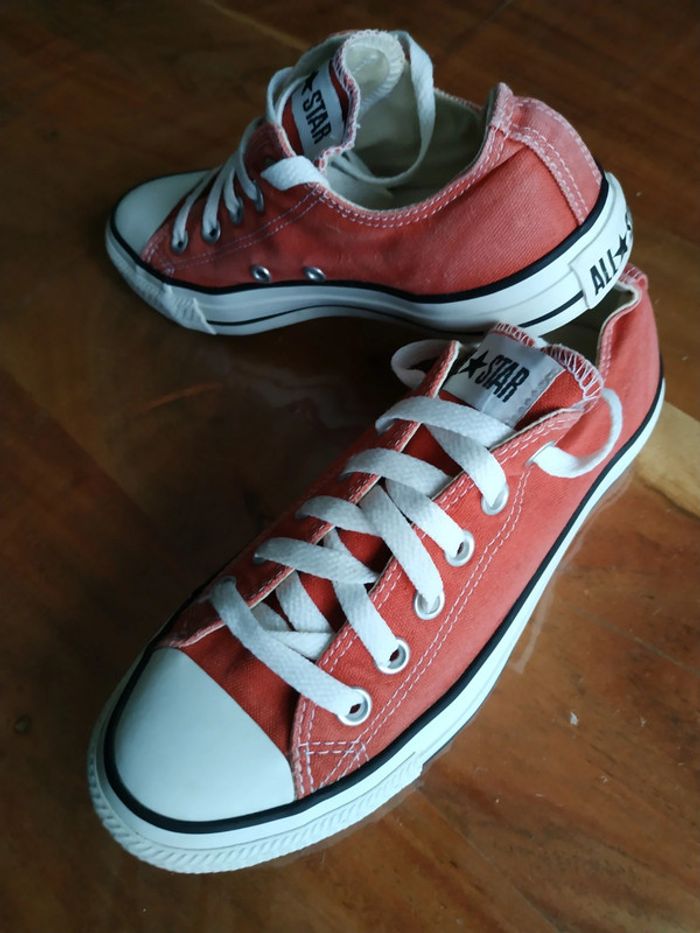 Baskets converse rouge t. 37