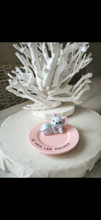 Petite assiette rose avec souris 