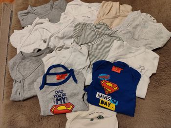 Lot de 13 bodies