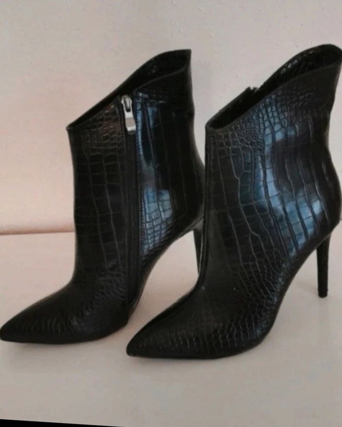 Bottine marque cink me couleur noir pointure 40 neuf