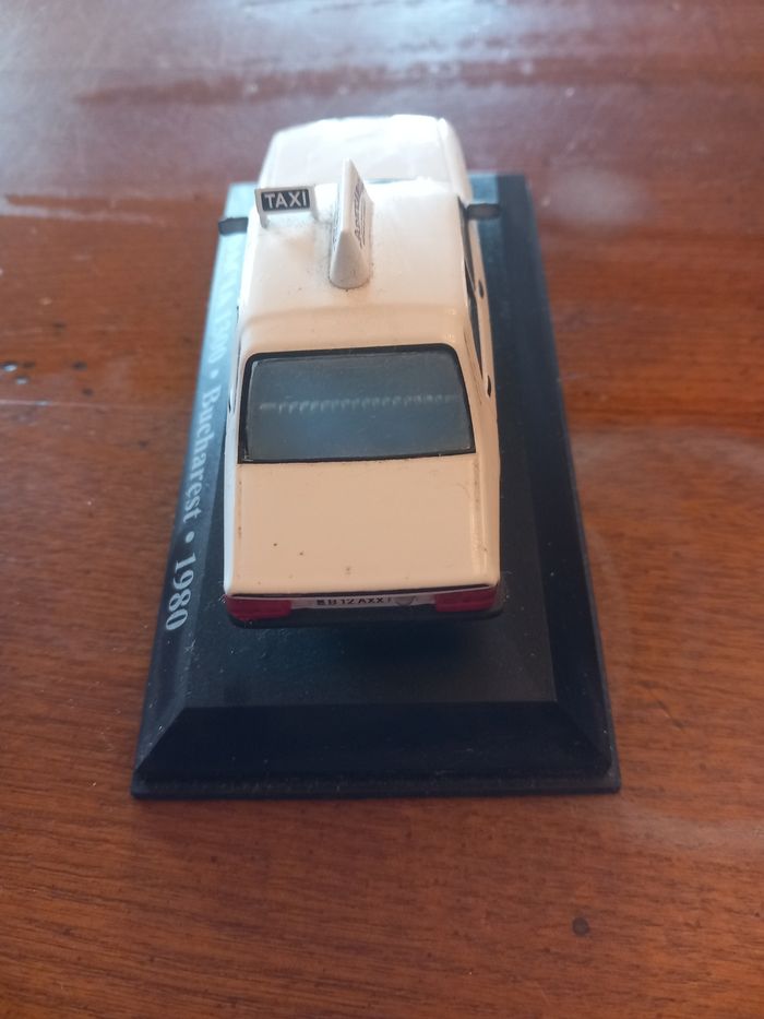 Voiture de collection Dacia 1300 - photo numéro 5