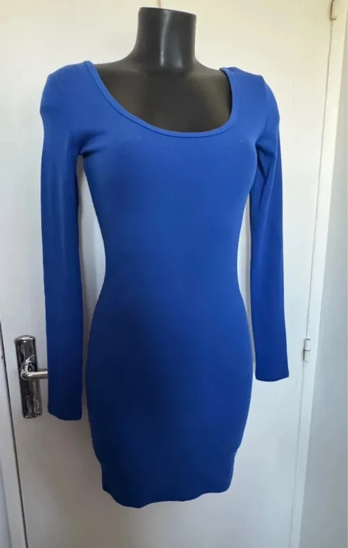 Robe bleue dos nu neuve 38