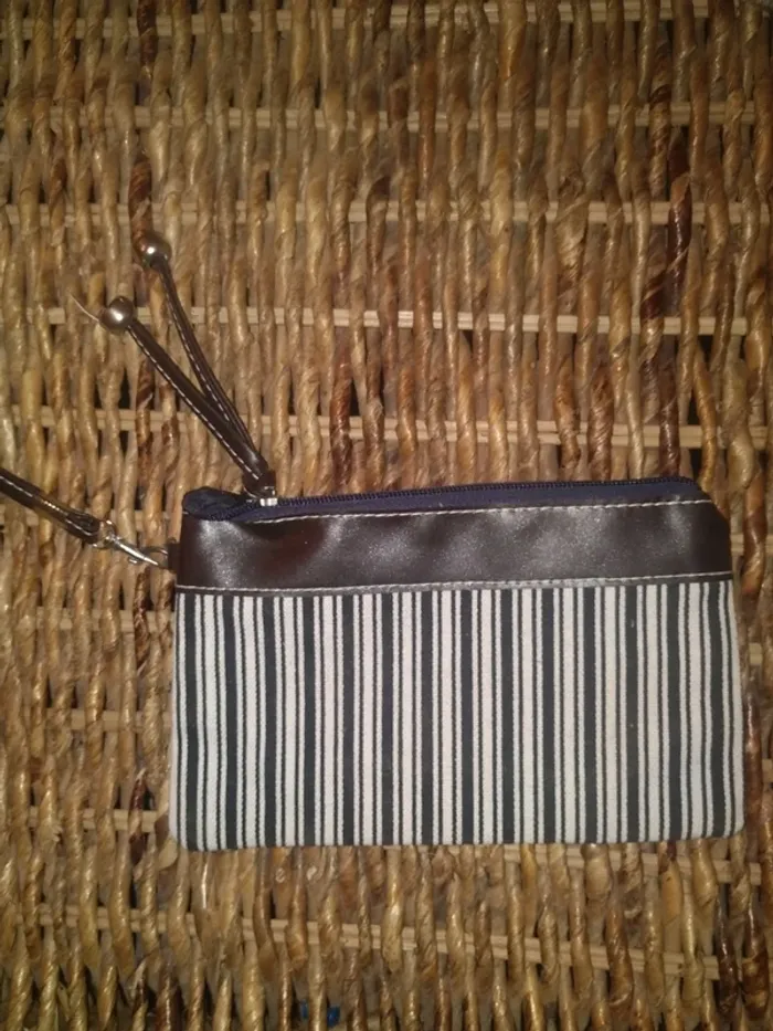 Petite Pochette
