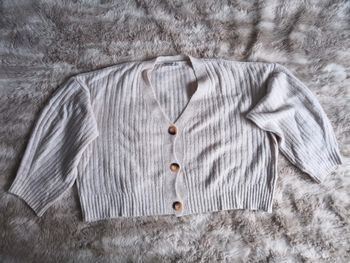 Gilet court à gros boutons- Stradivarus