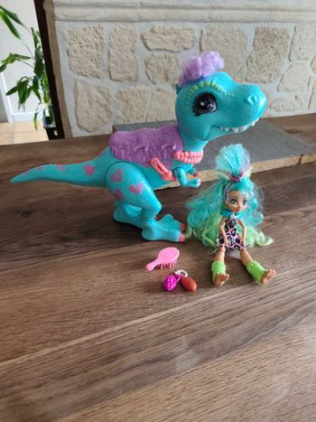 Barbie préhistorique avec T-Rex 