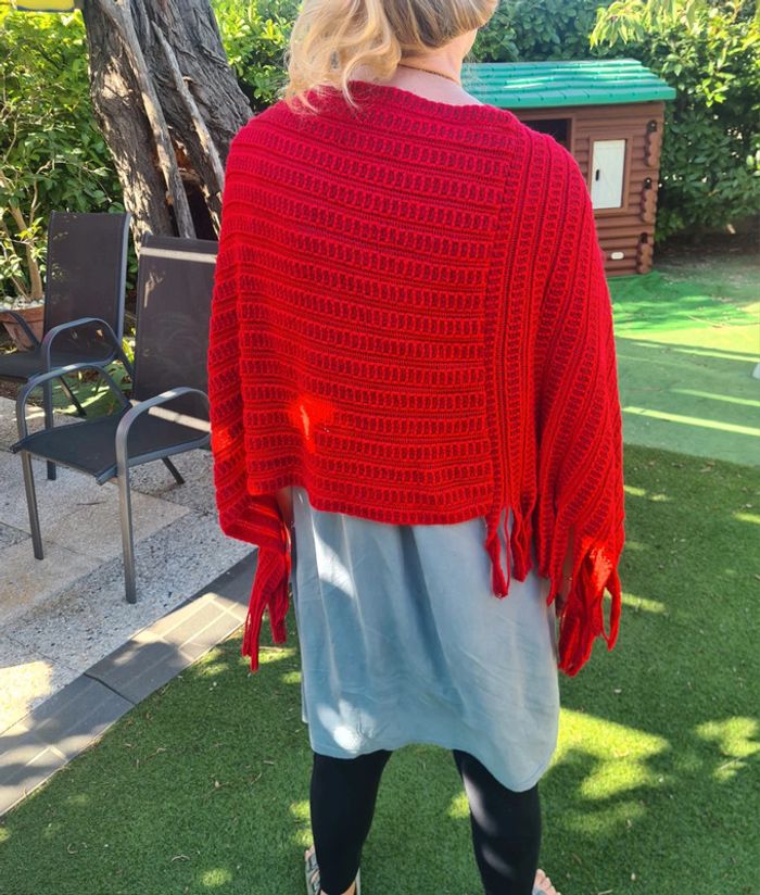 Poncho. court .femme . rouge. taille unique. - photo numéro 2