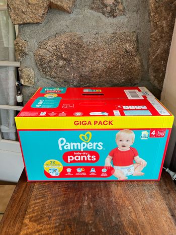 1 carton Pampers Baby Dry Taille 4 : 124 couches culottes Pants