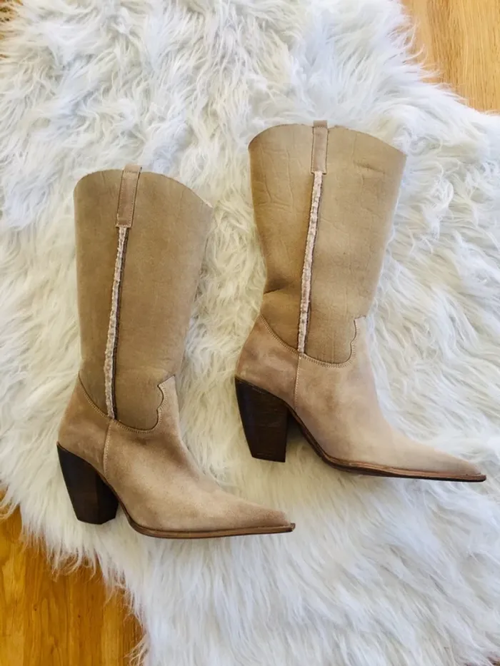 Bottes en suédine beiges - photo numéro 2