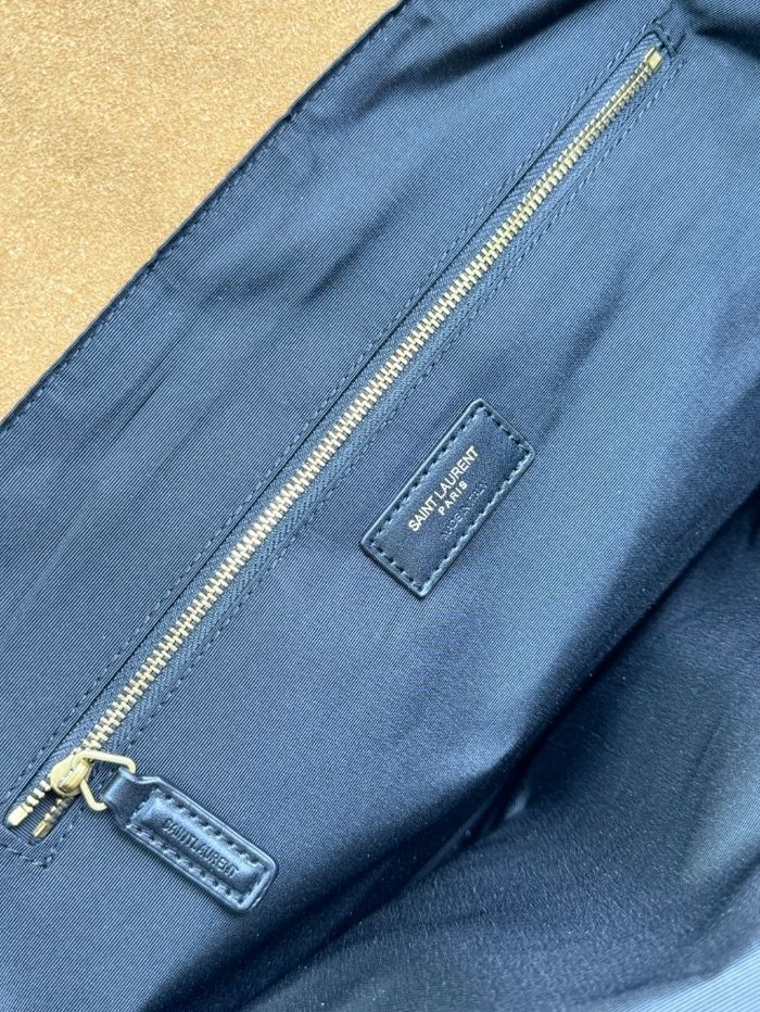 Yves Saint Laurent  𝗜𝗖𝗔𝗥𝗘 - photo numéro 6