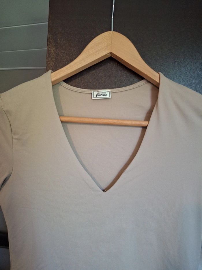 Tee-shirt col V stretch - photo numéro 2