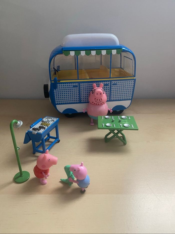 Camping car peppa pig