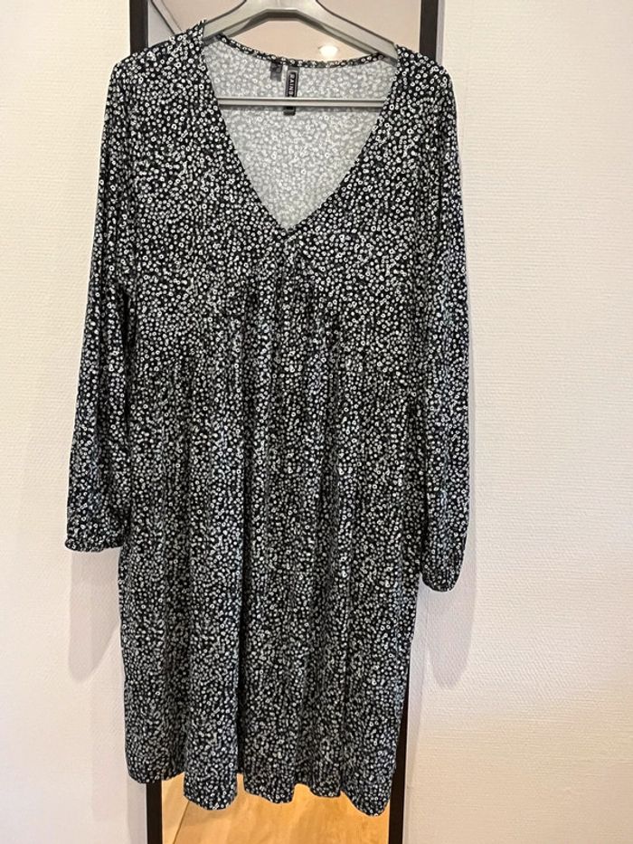 Robe manche à fleurs