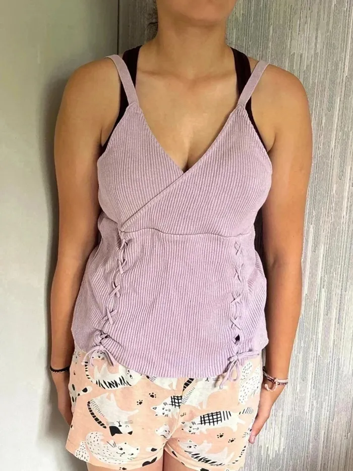 Top écrit taille 52 mais taille petit plus 44•
