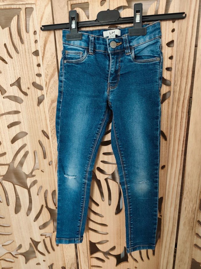 Jean troué Taille 6 ans LH - photo numéro 2
