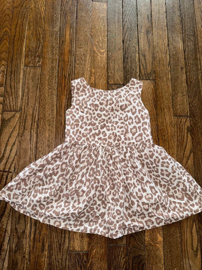 Robe bonton 3 ans (taille pas immense)