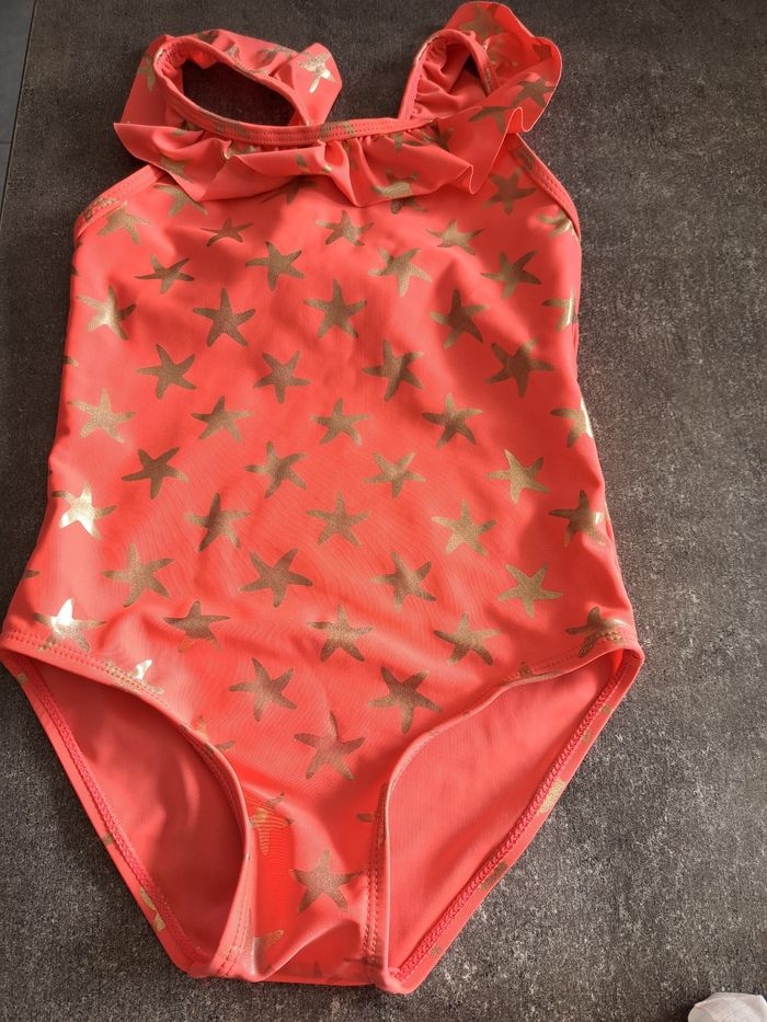 a vendre maillot de bain.taille 5/6ans.