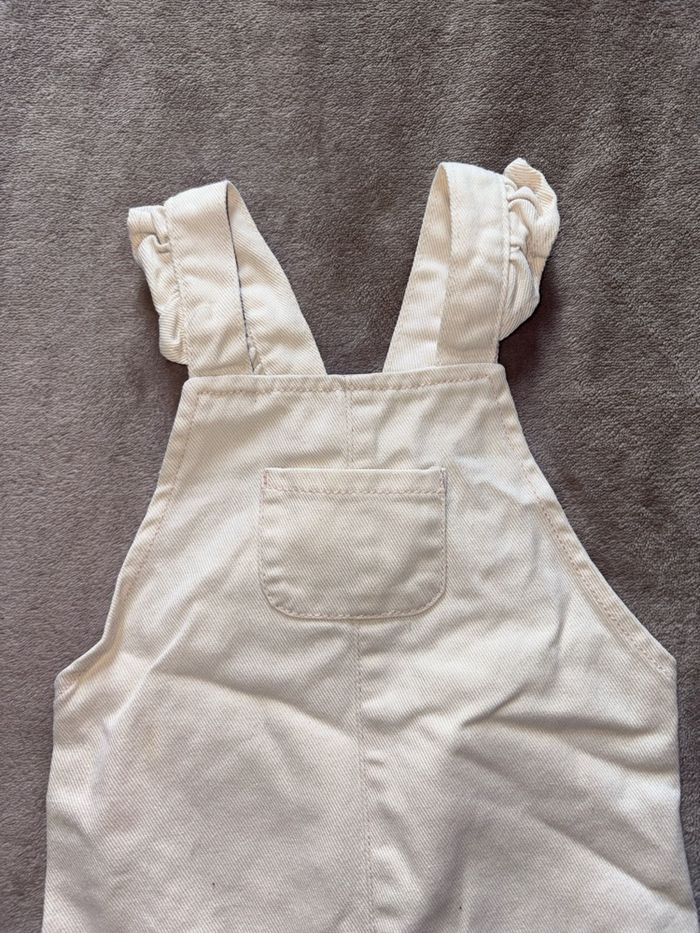 Lot de deux salopettes en jean beige pour jumelles Kiabi taille 12 mois en très bon état - photo numéro 7