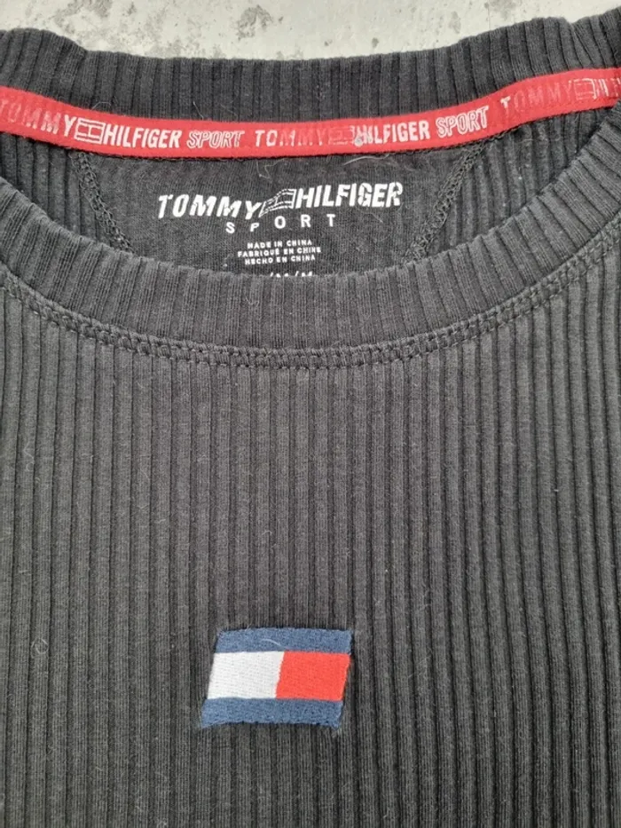 Crop Top Tommy Hilfiger – Noir – Taille M Femme (mesures en photos) - photo numéro 3